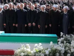Tiga Putra Khamenei Hadiri Pemakaman, Pemimpin Tertinggi Baru Tak Tampak
