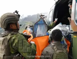 TNI Serahkan Jenazah Pilot AS ke Keluarga, Buru Kelompok Pelaku Penembakan di Papua