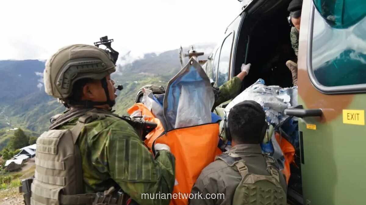 TNI Serahkan Jenazah Pilot AS ke Keluarga, Buru Kelompok Pelaku Penembakan di Papua