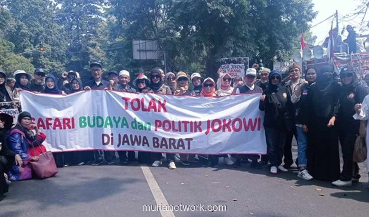 Ribuan Massa Tolak Kedatangan Jokowi di Jawa Barat, Tuding Safari Politik Manipulatif