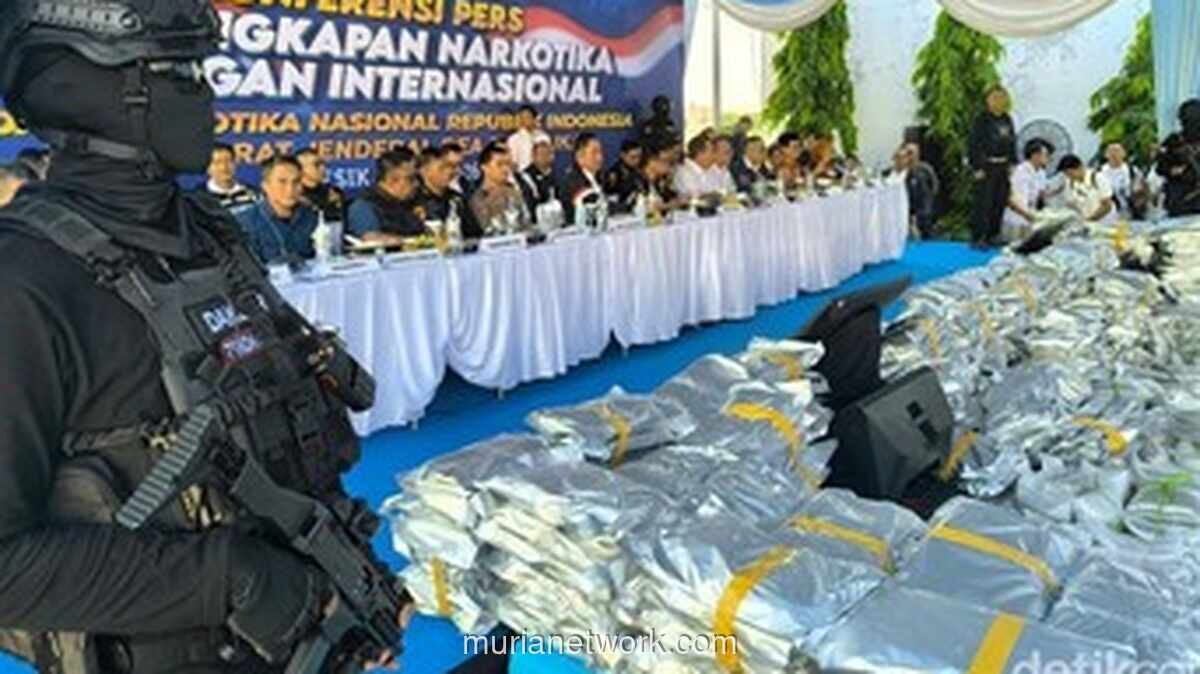 BNN Sita 3,37 Ton Ganja di Gudang Gresik, 12 Orang Ditangkap