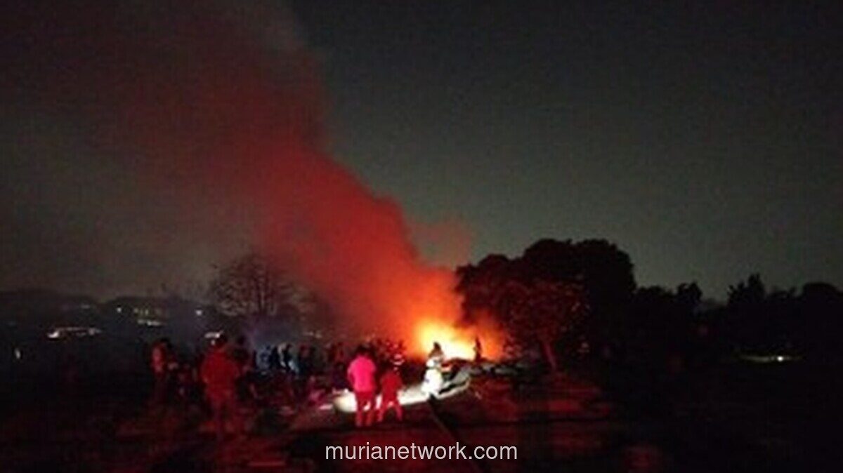 Kebakaran Landa TPU Pondok Kelapa Jakarta Timur, 8 Unit Damkar Dikerahkan