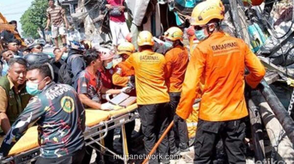 Trailer Tabrak Dua Truk dan Motor di Pasuruan, Empat Tewas