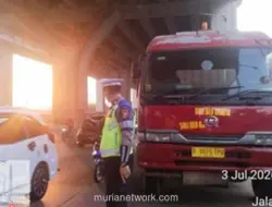 Truk Trailer Mogok di Cilincing Jakut, Proses Perbaikan Berlangsung