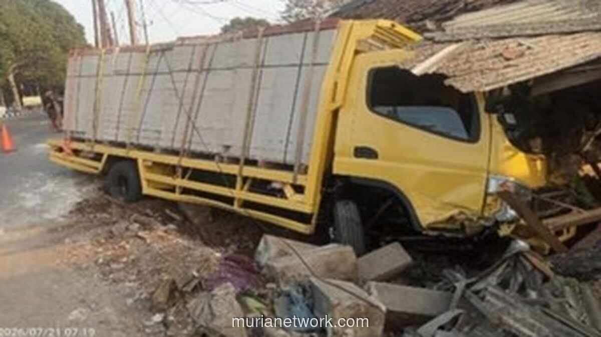 Truk Tabrak Rumah Warga di Bogor, Sopir Diduga Kurang Konsentrasi