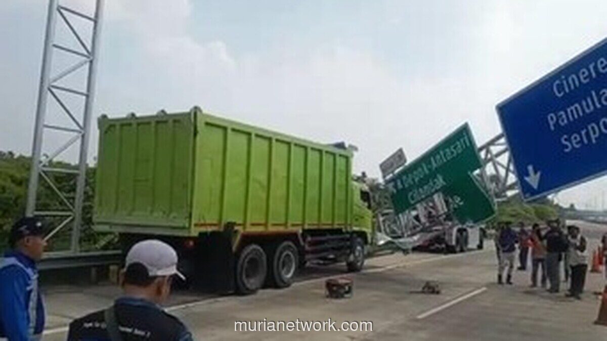 Truk Tabrak Rambu di Tol Cijago, Lalin Tersendat 500 Meter
