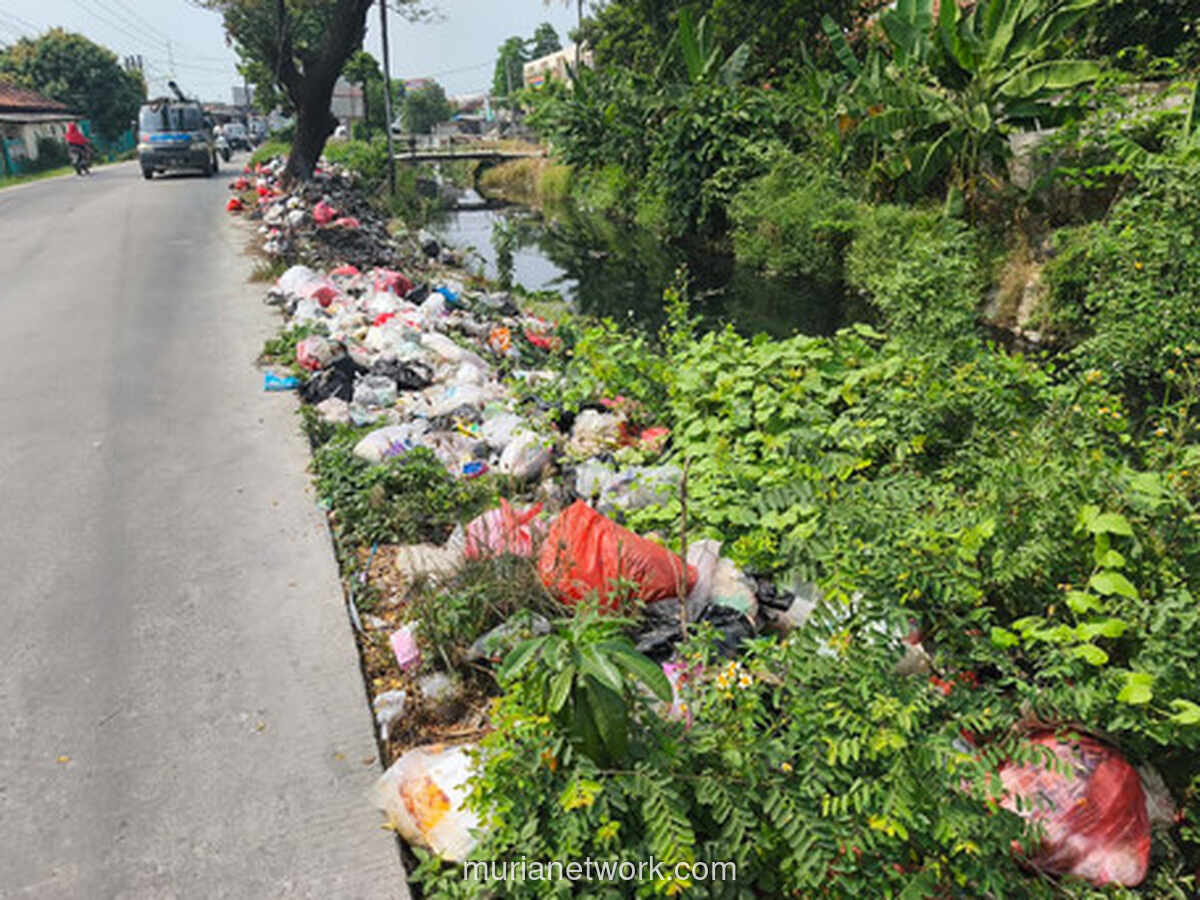 Tumpukan Sampah Liar di Babelan Menggunung, Warga Minta Solusi