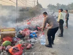 Tumpukan Sampah di Pinggir Jalan Serang-Tangerang Terbakar, Polisi Bertindak Cepat