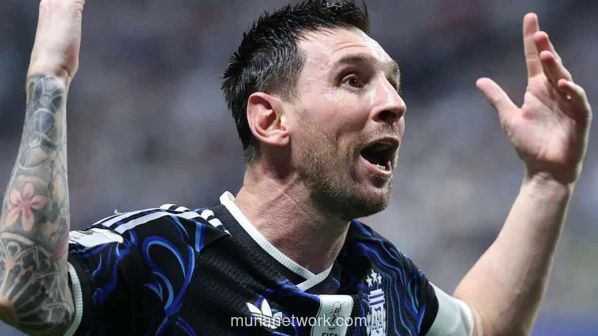 UEFA Tolak Intervensi VAR untuk Kasus Simulasi, Batasi Aturan Baru IFAB