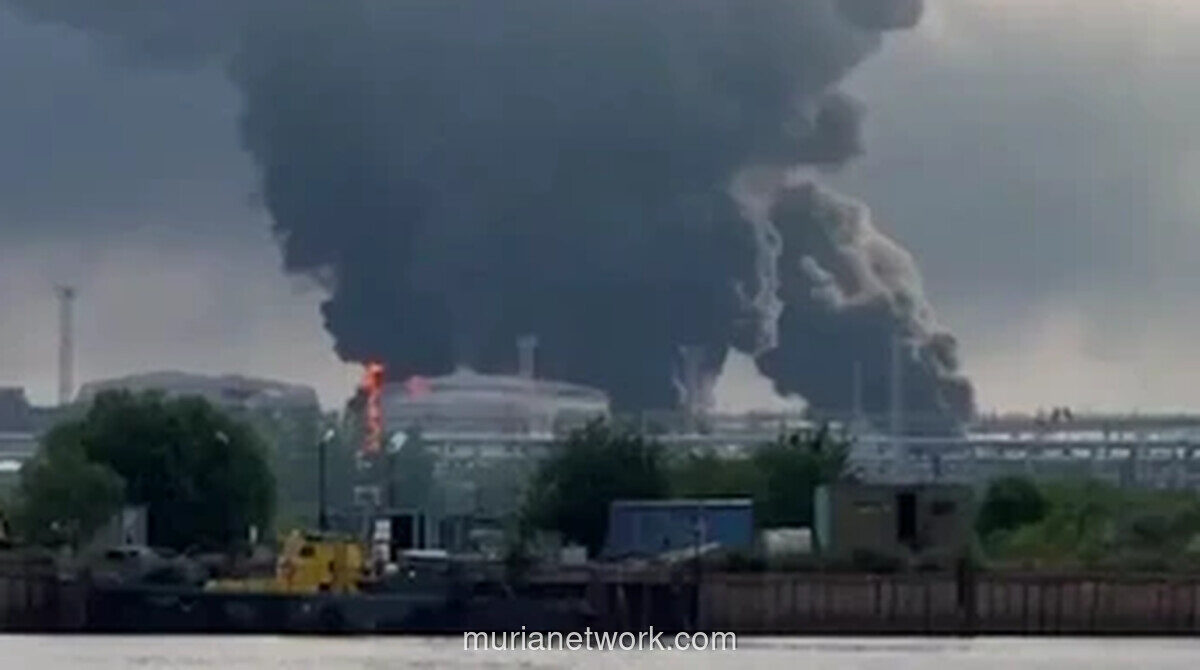 Ukraina Serang Terminal Minyak di St Petersburg, Zelensky Sebut Target Sah