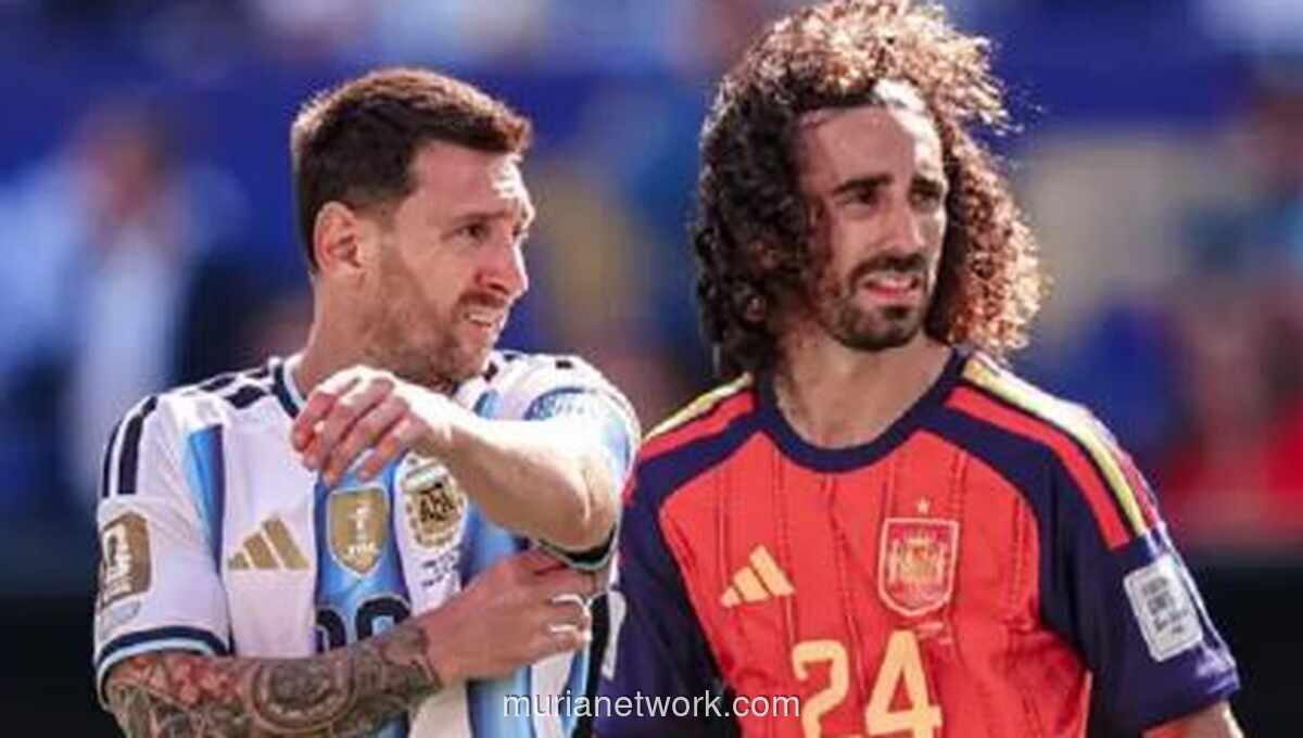 Insiden Cucurella Tutup Mulut saat Bicara dengan Messi Picu Kontroversi, Wasit Tak Beri Kartu Merah