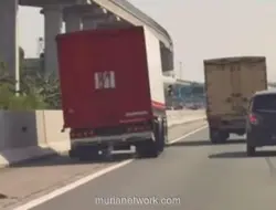 Truk Ugal-ugalan di Tol Jagorawi Terekam Video, Polisi Buru Sopir