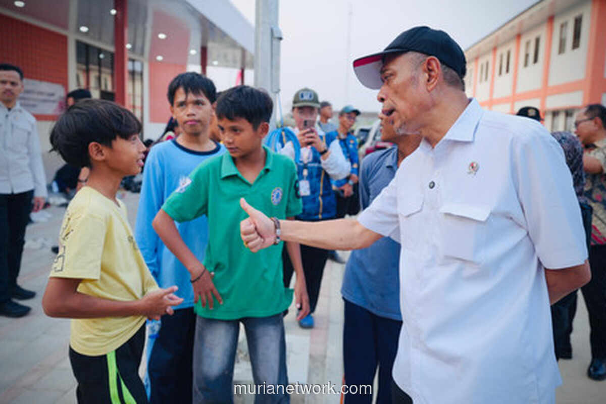 Wamen Sosial Sampaikan Pesan Prabowo ke Siswa Sekolah Rakyat: Percaya Diri dan Pintar