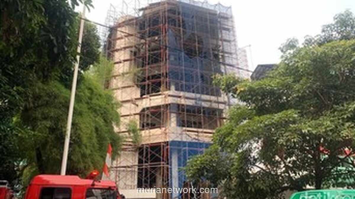 Kebakaran di Cikini, 10 Pekerja Dievakuasi dari Atap Gedung