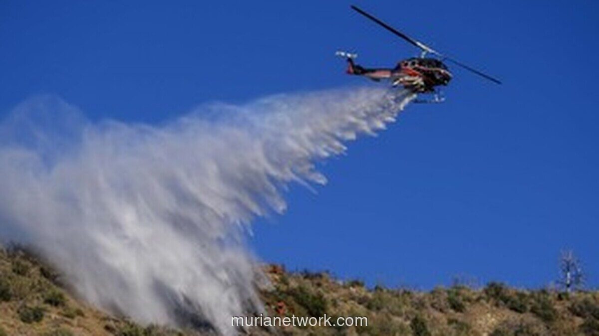 Dua Helikopter Pemadam Bertabrakan saat Padamkan Kebakaran Hutan di Yunani