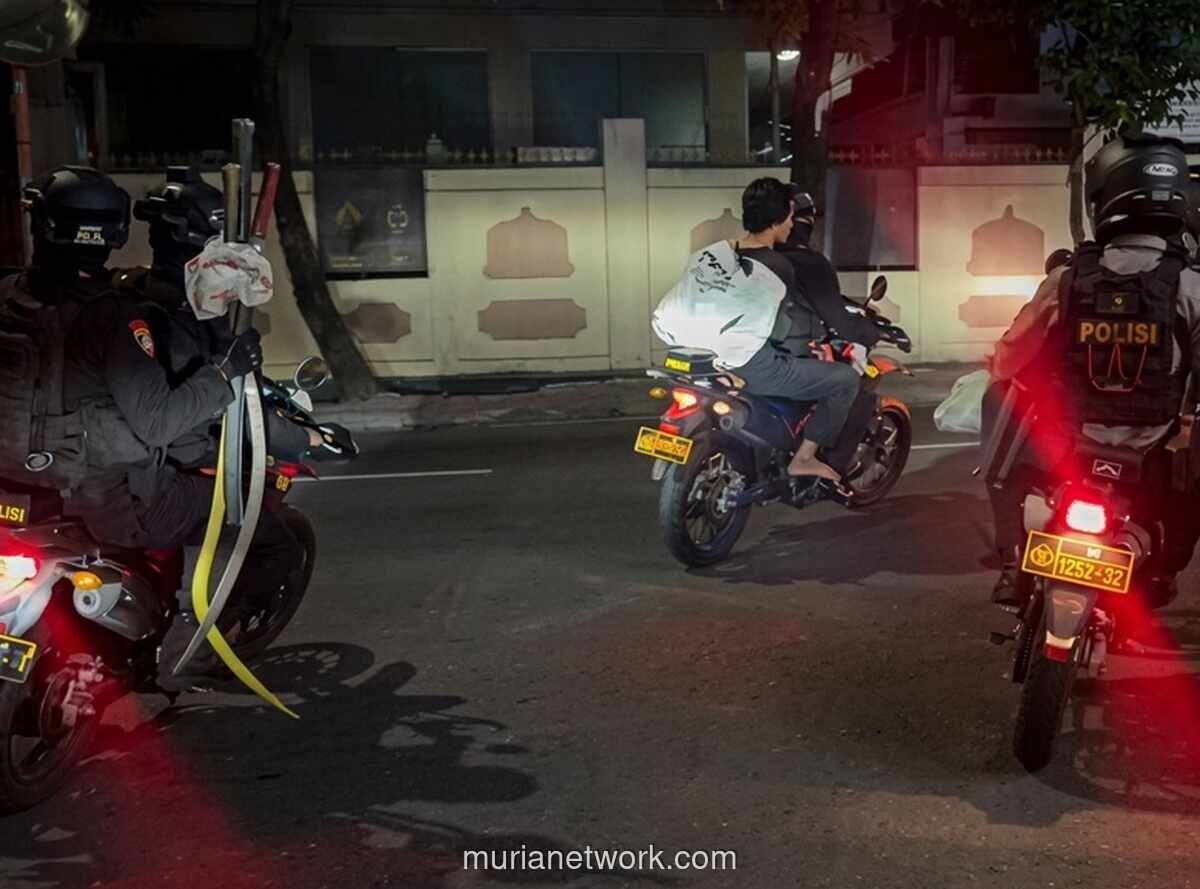 Brimob Polda Metro Jaya Amankan Lima Pemuda Terkait Tawuran di Jatinegara