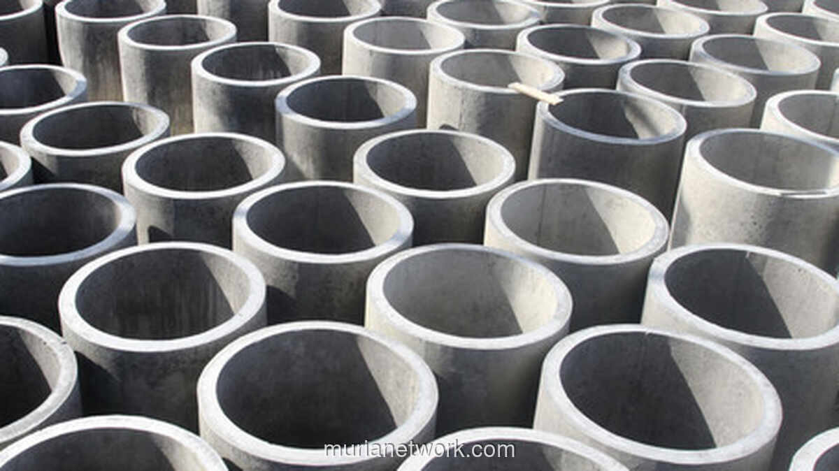 Dua Pekerja Tertimpa Beton Drainase Roboh di Jatinegara, Dievakuasi Selamat
