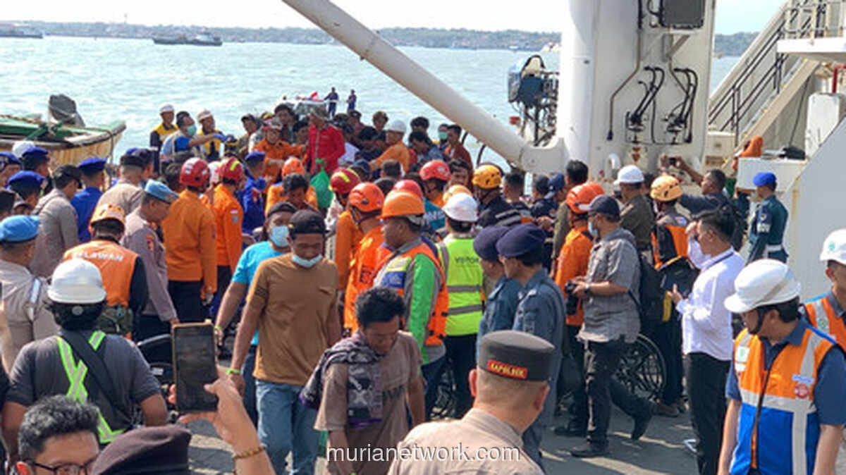 62 Penumpang KM Mutiara Sentosa 2 Tiba di Surabaya, Tangis Haru Pecah