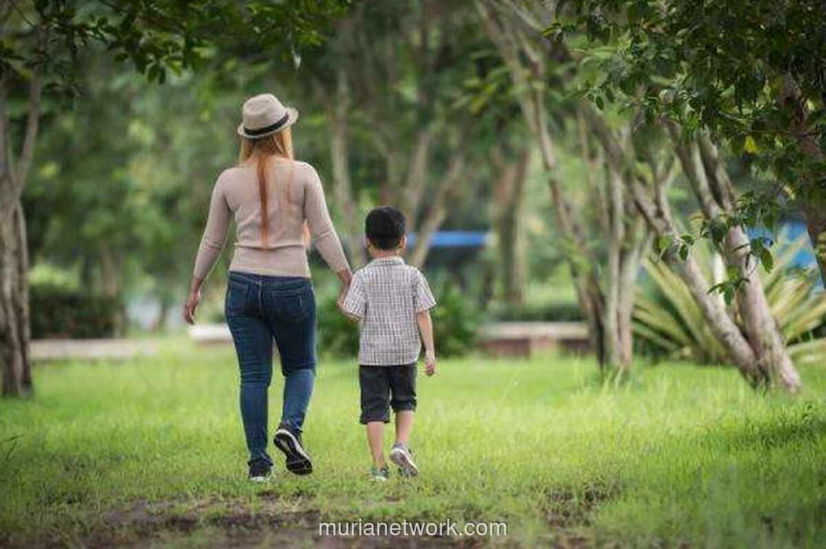 Anak Velcro: Wajar atau Perlu Dikhawatirkan? Begini Cara Melatih Kemandiriannya