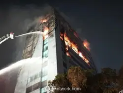 Gedung Bapenda DKI Jakarta Terbakar, 100 Personel Damkar Dikerahkan