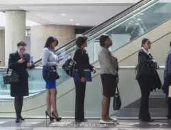Pasar Tenaga Kerja AS Melemah, The Fed Berpeluang Tahan Suku Bunga