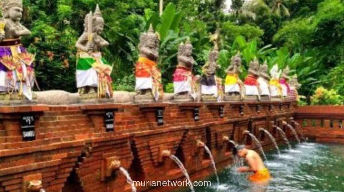Mengikuti Ritual Melukat, Bagaimana Pandangan Islam?