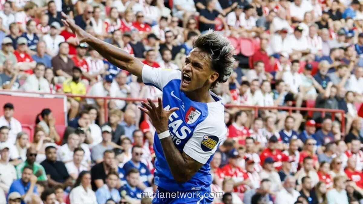 AZ Bungkam PSV 3-0 di Philips Stadion, Kartu Merah Veerman Jadi Titik Balik