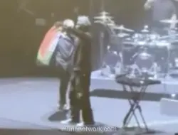 Massive Attack Dicekal Singapura Usai Kibarkan Bendera Palestina