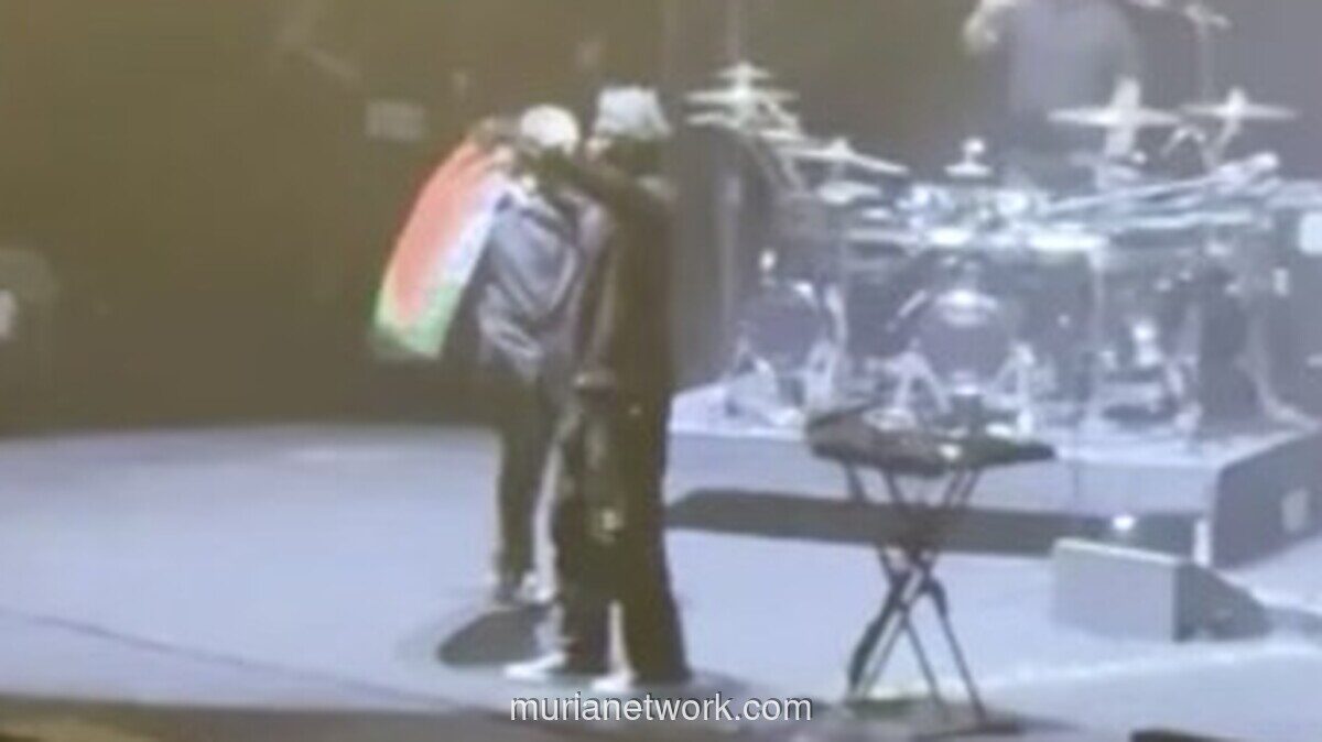 Massive Attack Dicekal Singapura Usai Kibarkan Bendera Palestina