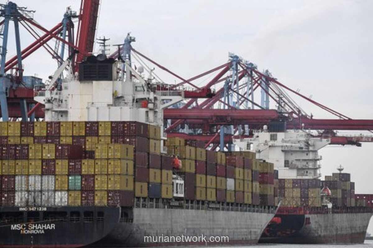 Neraca Perdagangan Juni Defisit USD 450 Juta, Impor Migas Melonjak
