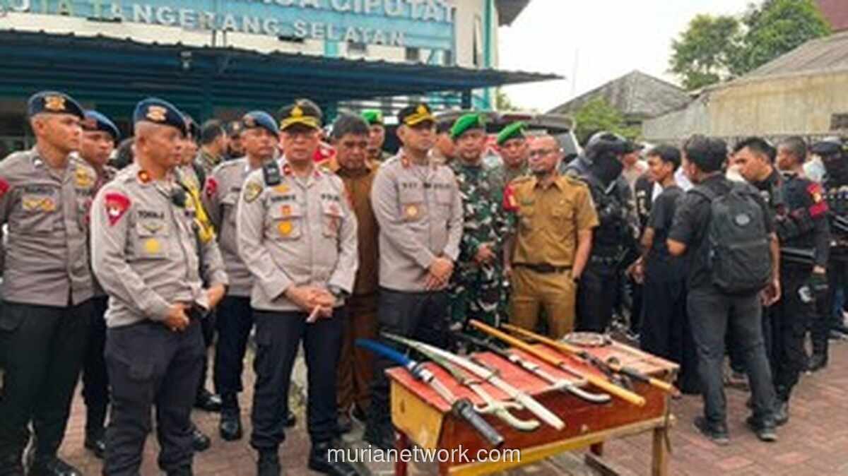 Brimob dan Polres Tangsel Tangkap Enam Terduga Tawuran di Ciputat, Sembilan Sajam Disita