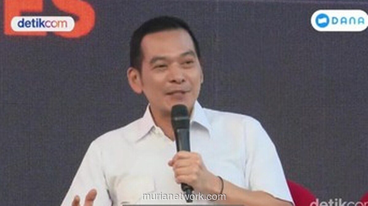 Daniel Johan Raih Penghargaan Legislator Benteng Nelayan dan Petani