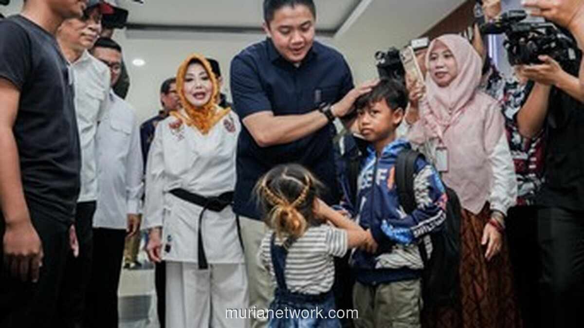 Sekolah Rakyat Gelar MPLS, Siswa Tampil Percaya Diri di Depan Seskab dan Mensos