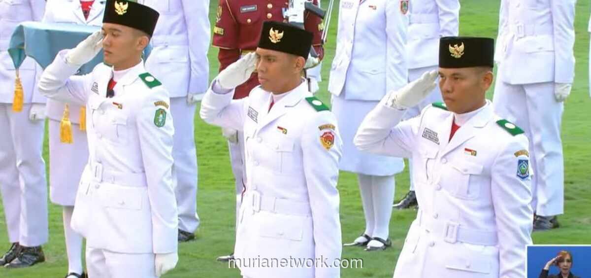 Prabowo Pimpin Upacara Penurunan Bendera HUT ke-81 RI di Istana Merdeka