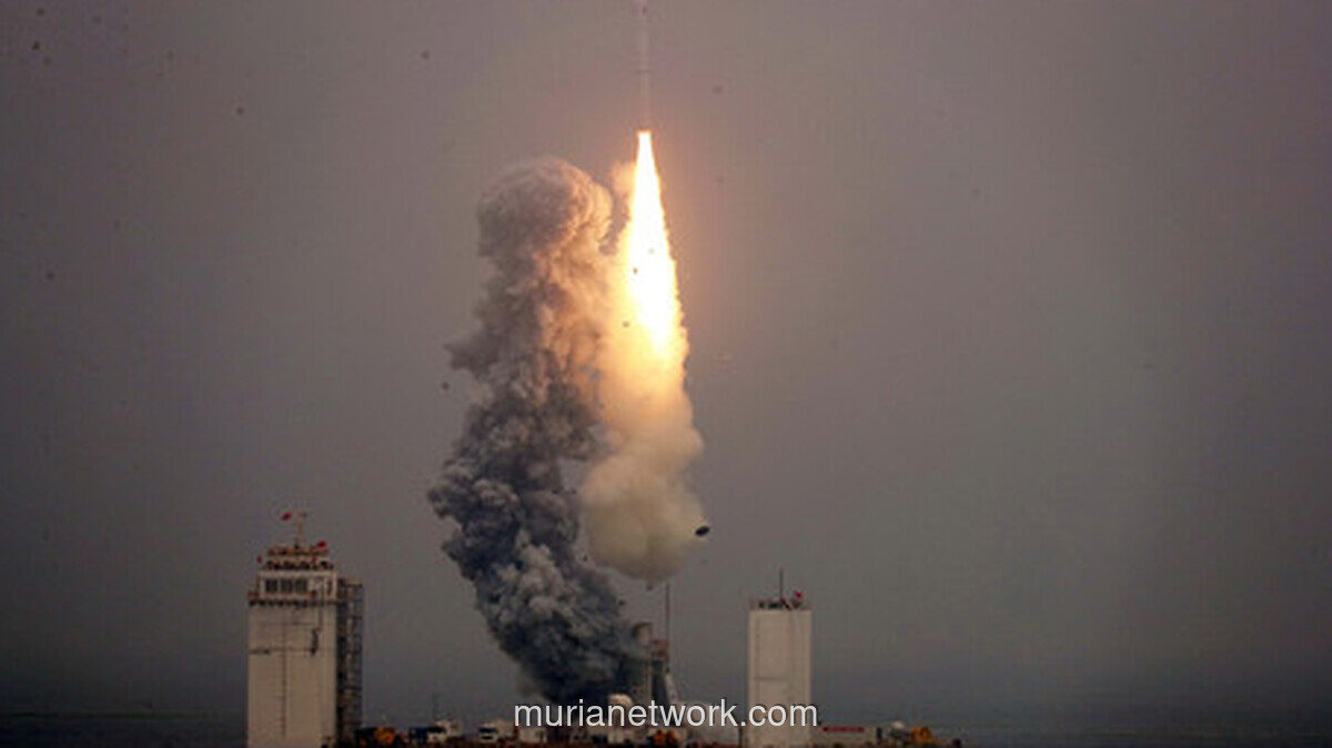 Petir 100 Juta Volt Menyambar Roket China, Misi Tetap Sukses