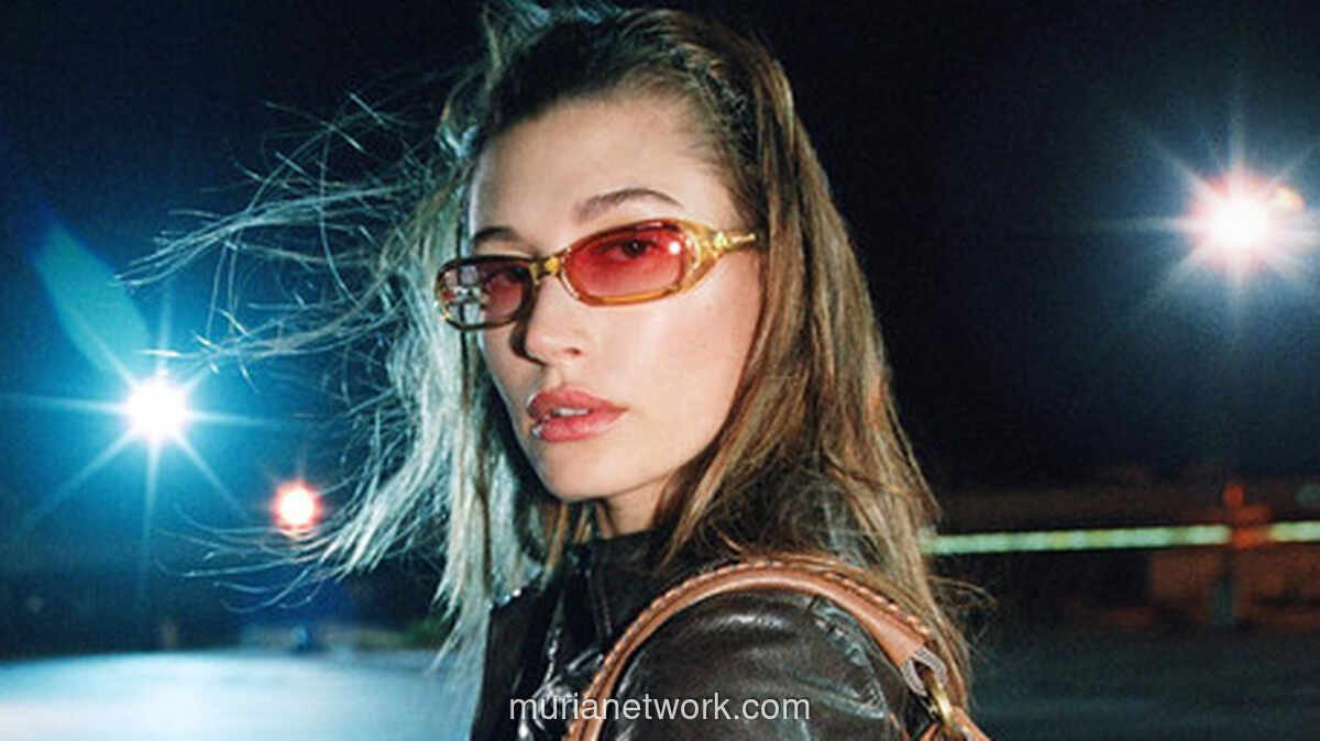 Bando Zigzag Kembali Tren, Hailey Bieber Jadi Pemicunya