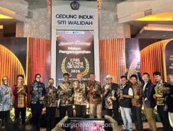 Direktur Suara Islam Raih Penghargaan Inovasi dan Teknologi di UMS Alumni Awards 2026