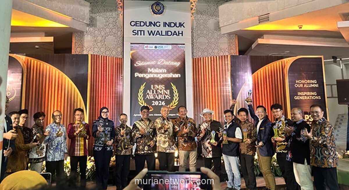 Direktur Suara Islam Raih Penghargaan Inovasi dan Teknologi di UMS Alumni Awards 2026