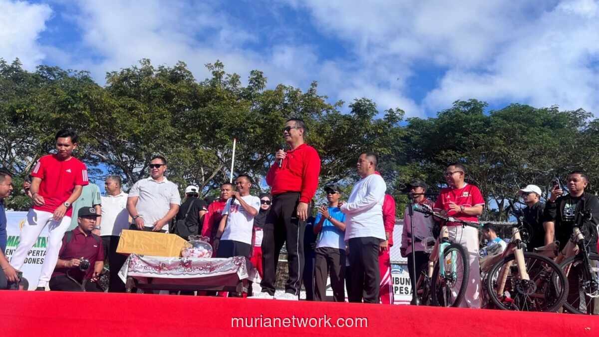 Ribuan Warga Bone Sambut Menteri Pertanian dalam Kegiatan Jalan Santai dan Doorprize