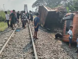 Dump Truk Tertemper KA Putri Deli di Perbaungan, Sopir Tewas