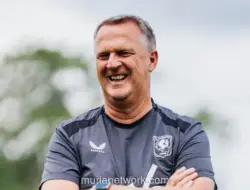 FC Twente Siap Hadapi SC Heerenveen, Van den Brom Waspadai Tekanan Tuan Rumah