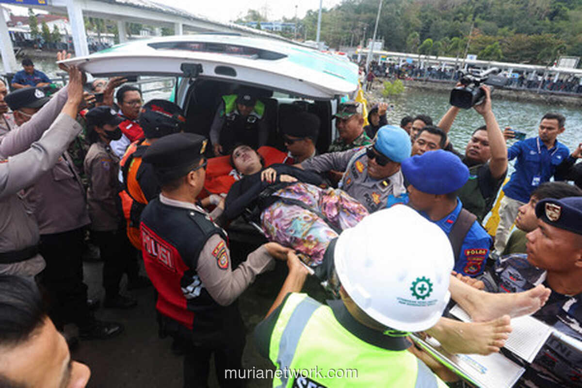 Kapal Feri KMP Putri Yasmin Terbakar di Selat Lombok, 172 Orang Selamat