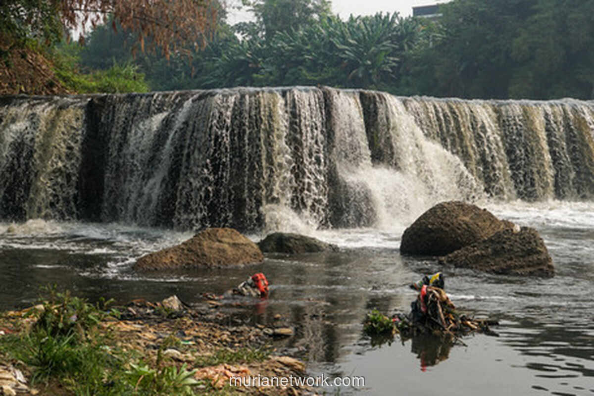 Air Curug Parigi Berubah Hitam dan Berbau saat Musim Kemarau
