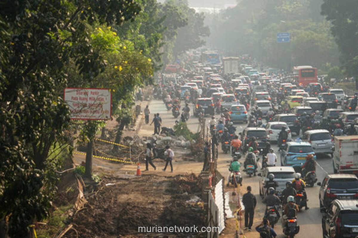 Pemprov DKI Jakarta Tata Trotoar di Simpang Cawang dan Jalan Pemuda