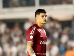 Kiper Santos Gabriel Brazao Dihujat Suporter Usai Kebobolan Dua Gol dari Athletico-PR