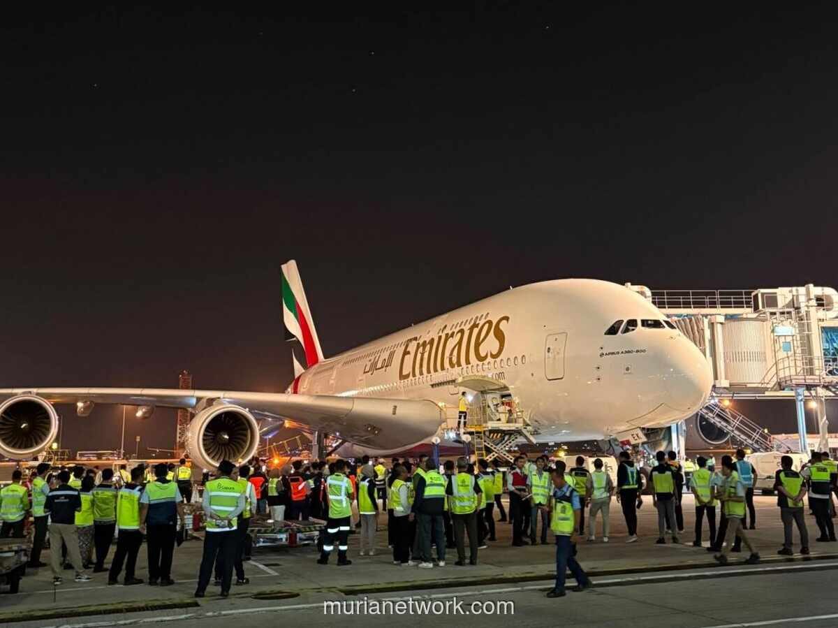 Airbus A380 Emirates Mendarat di Soekarno-Hatta, Jemput AC Milan
