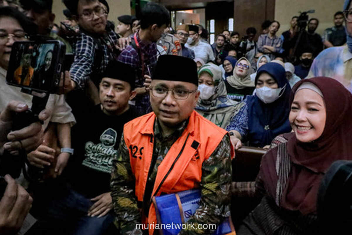 Gus Yaqut Jalani Sidang Perdana, Pendukung Lantunkan Selawat