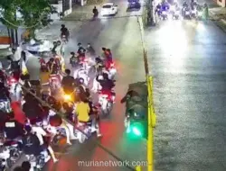 Gerombolan Bermotor di Metro Terekam CCTV Pukuli Pengendara Hingga Luka-Luka