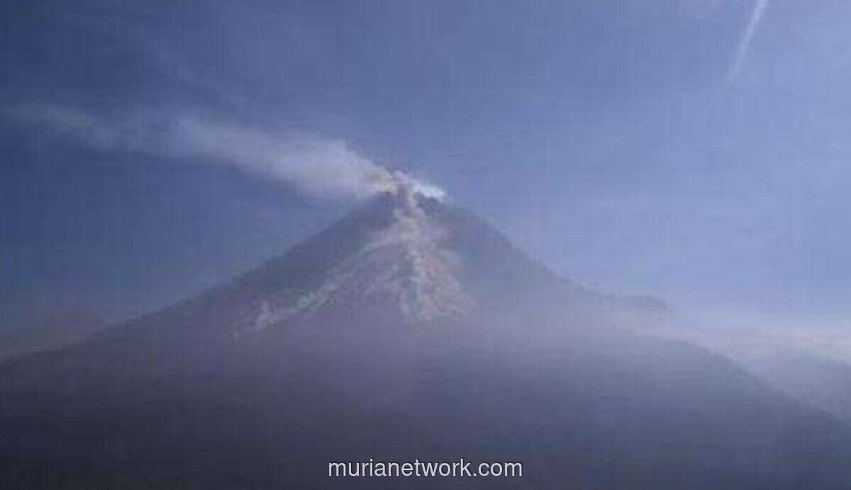 Gunung Merapi Luncurkan Awan Panas Guguran Sejauh 1,8 Kilometer