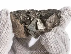 Harga Minyak Menguat, Komoditas Lain Bervariasi